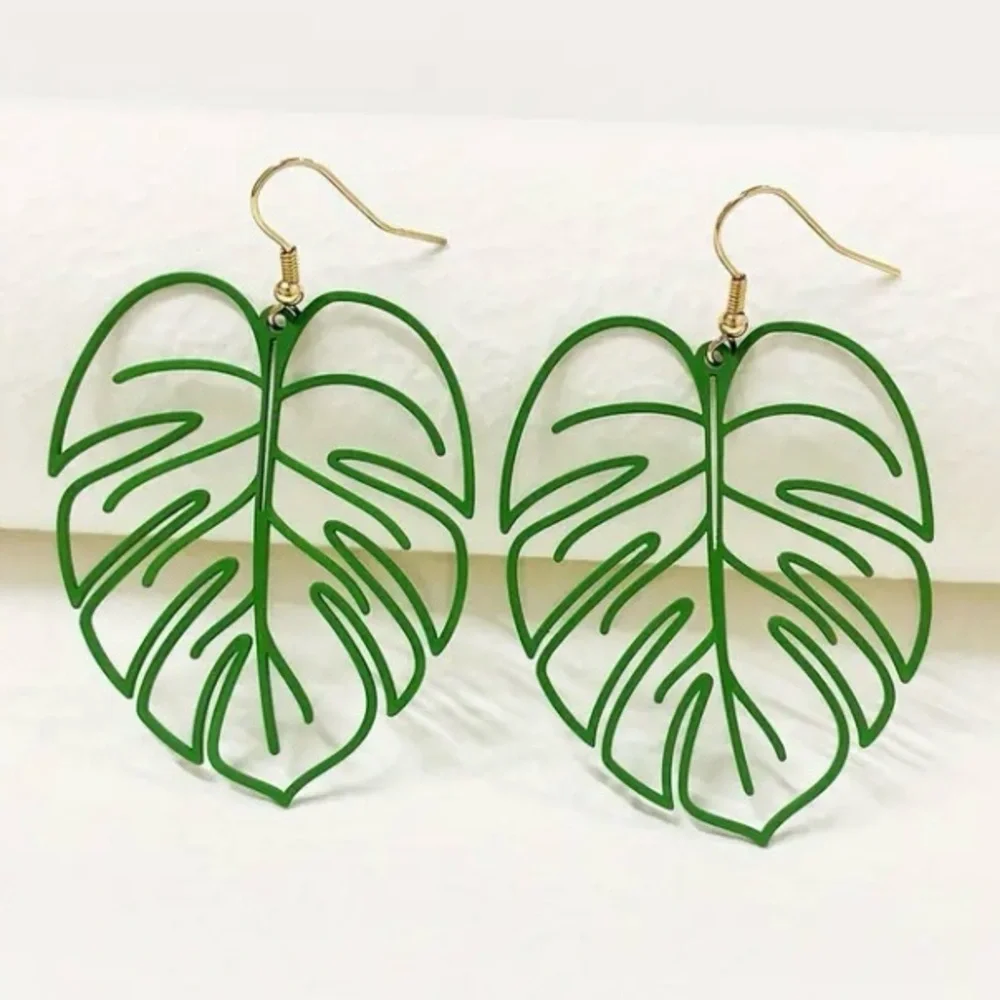 ✨Anthropologie Santana Green Leaf Earrings